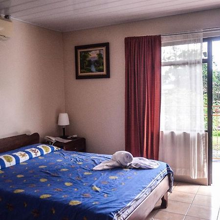 Hotel La Choza Inn La Fortuna Екстериор снимка
