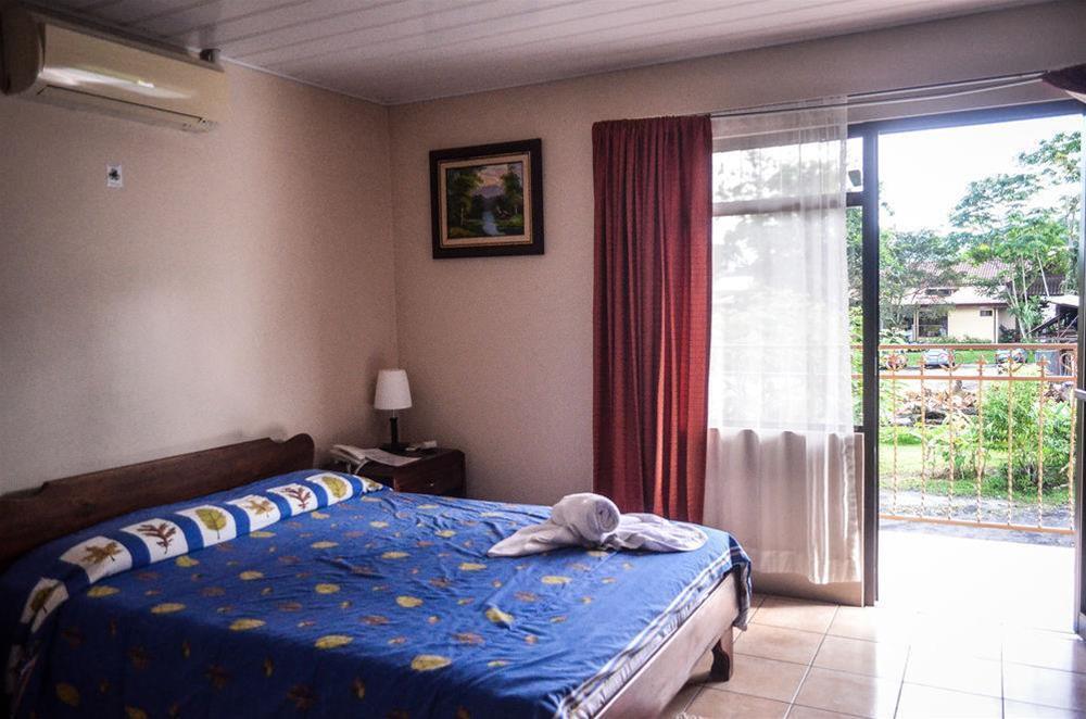 Hotel La Choza Inn La Fortuna Екстериор снимка