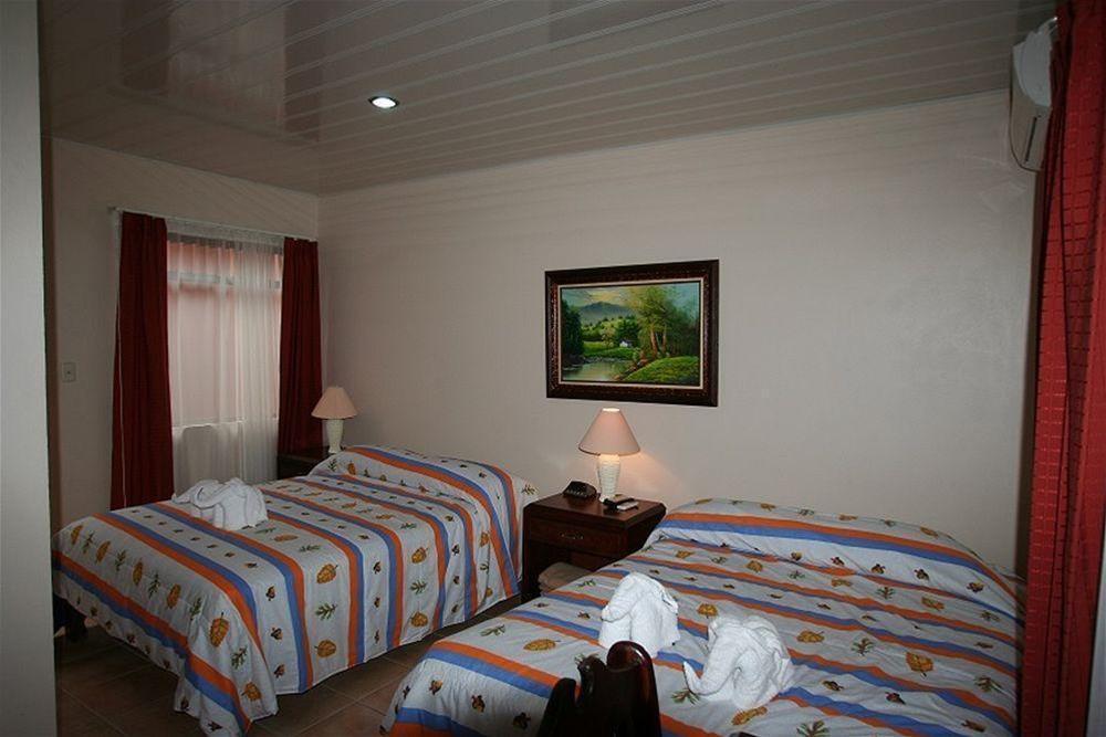 Hotel La Choza Inn La Fortuna Екстериор снимка